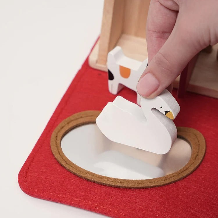 Montessori Portable Farm Playset L'atelier Montessori
